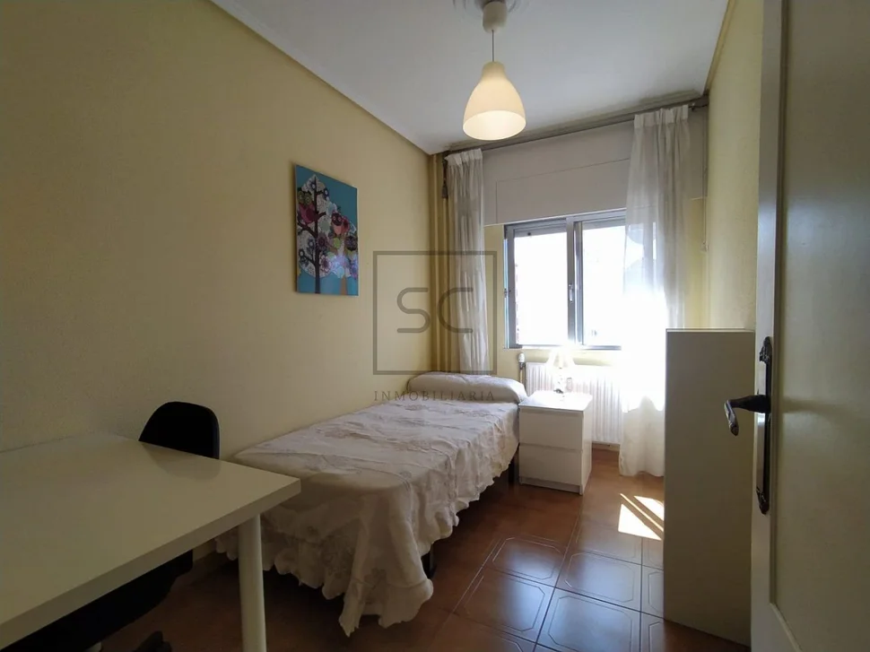 Amplio piso con garaje rotativo en caranza, ferrol