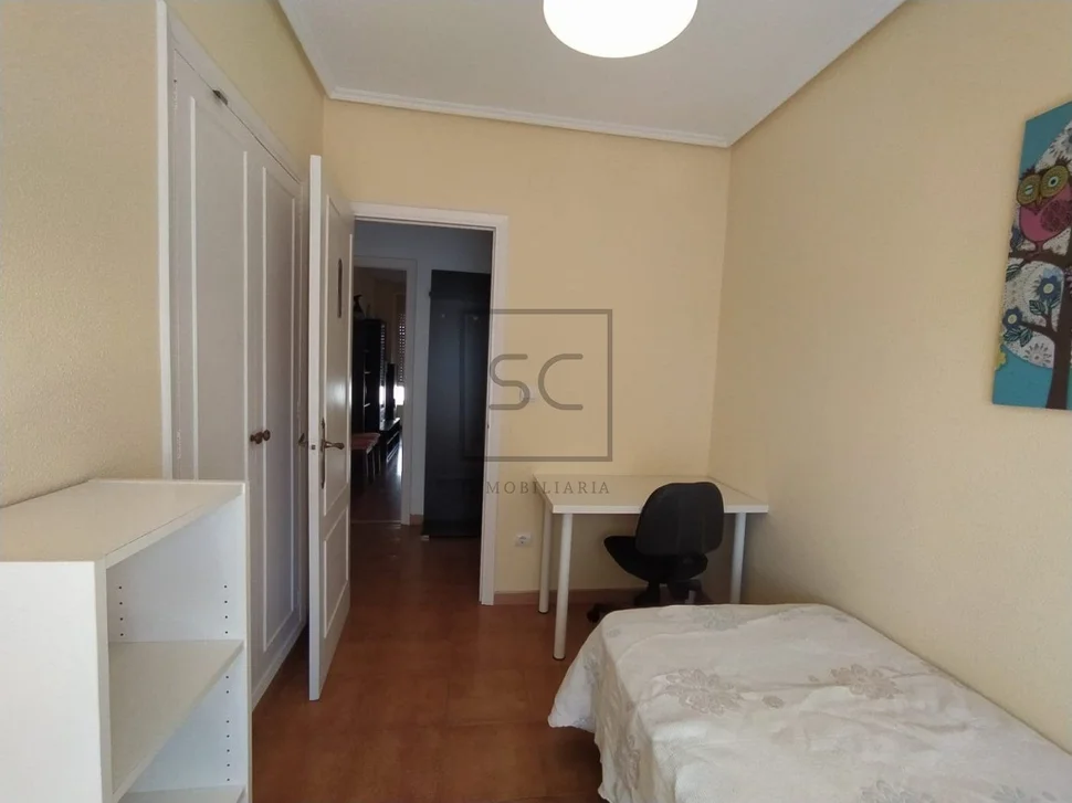 Amplio piso con garaje rotativo en caranza, ferrol