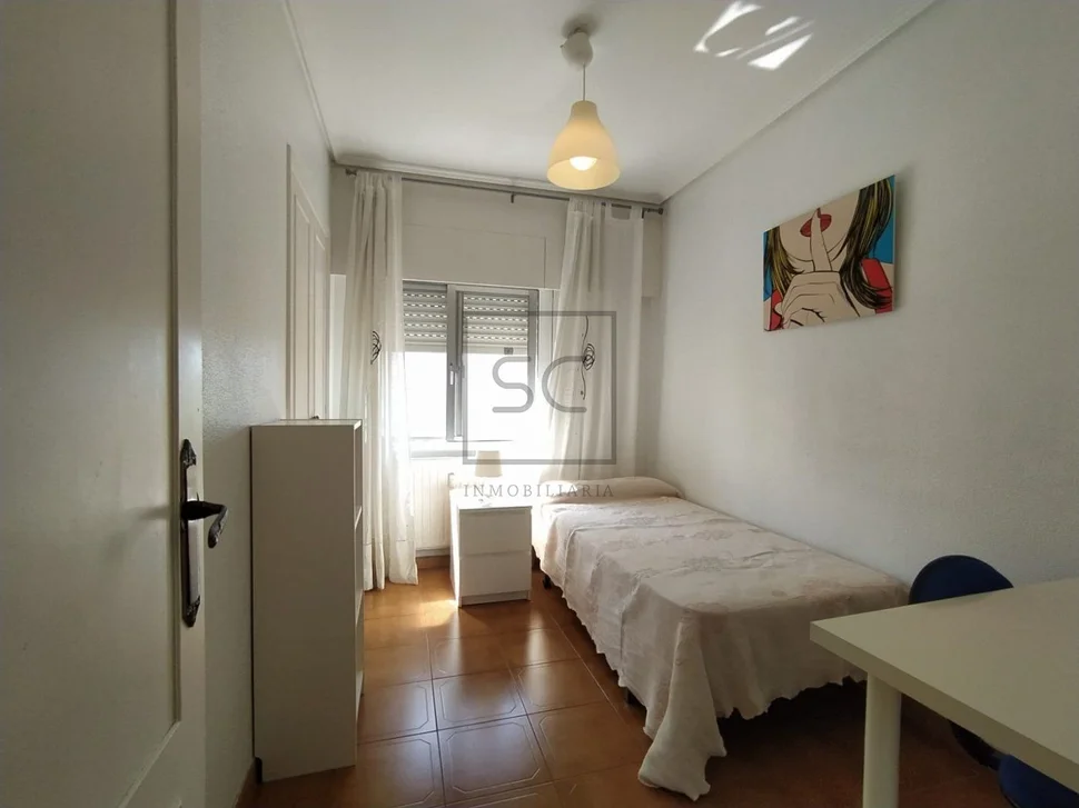 Amplio piso con garaje rotativo en caranza, ferrol