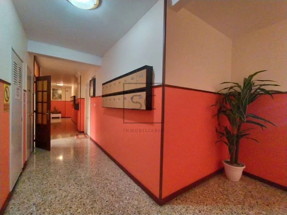 Amplio piso con garaje rotativo en caranza, ferrol