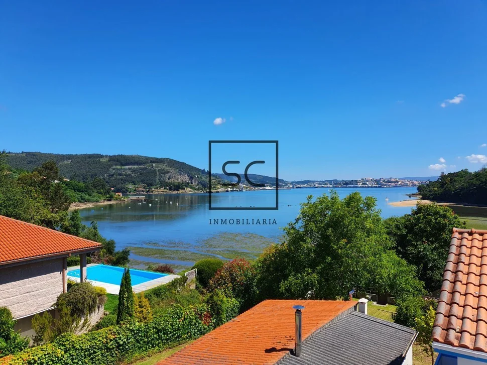 Casa con Bodegas y Finca en A Coruña, Mugardos