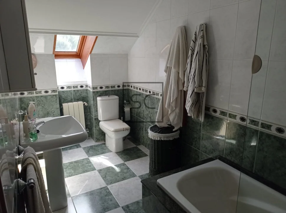 Pareado cercano a playa frouxeira para entrar a vivir en valdoviño, valdoviño