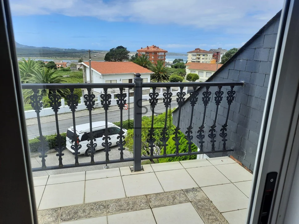 Pareado cercano a playa frouxeira para entrar a vivir en valdoviño, valdoviño