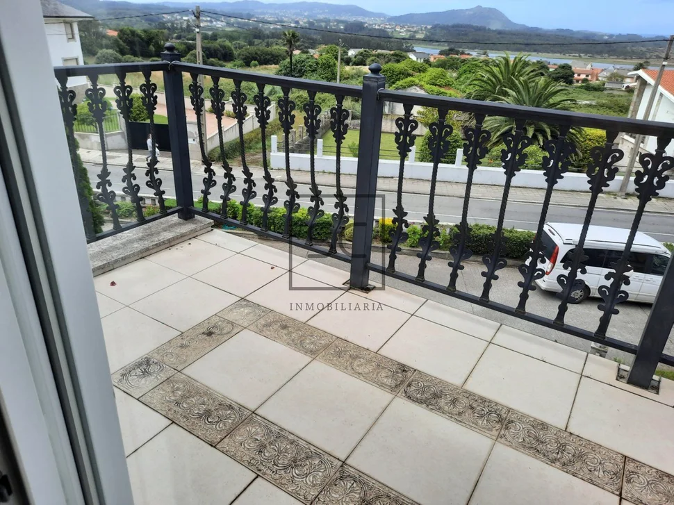 Pareado cercano a playa frouxeira para entrar a vivir en valdoviño, valdoviño