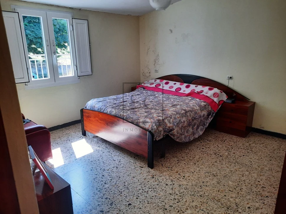 Horno panificador en funcionamiento con dos viviendas independientes en valdoviño, valdoviño