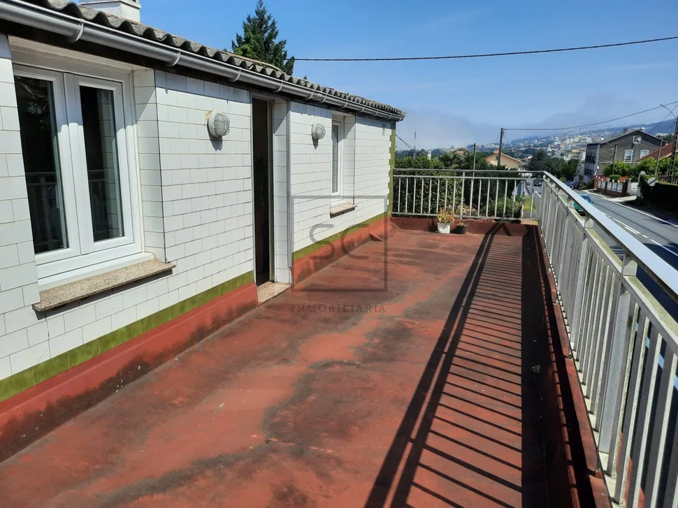 Horno panificador en funcionamiento con dos viviendas independientes en valdoviño, valdoviño