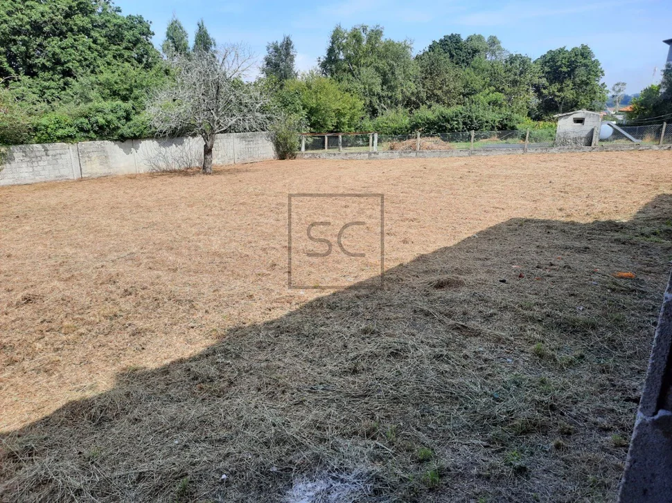 Horno panificador en funcionamiento con dos viviendas independientes en valdoviño, valdoviño