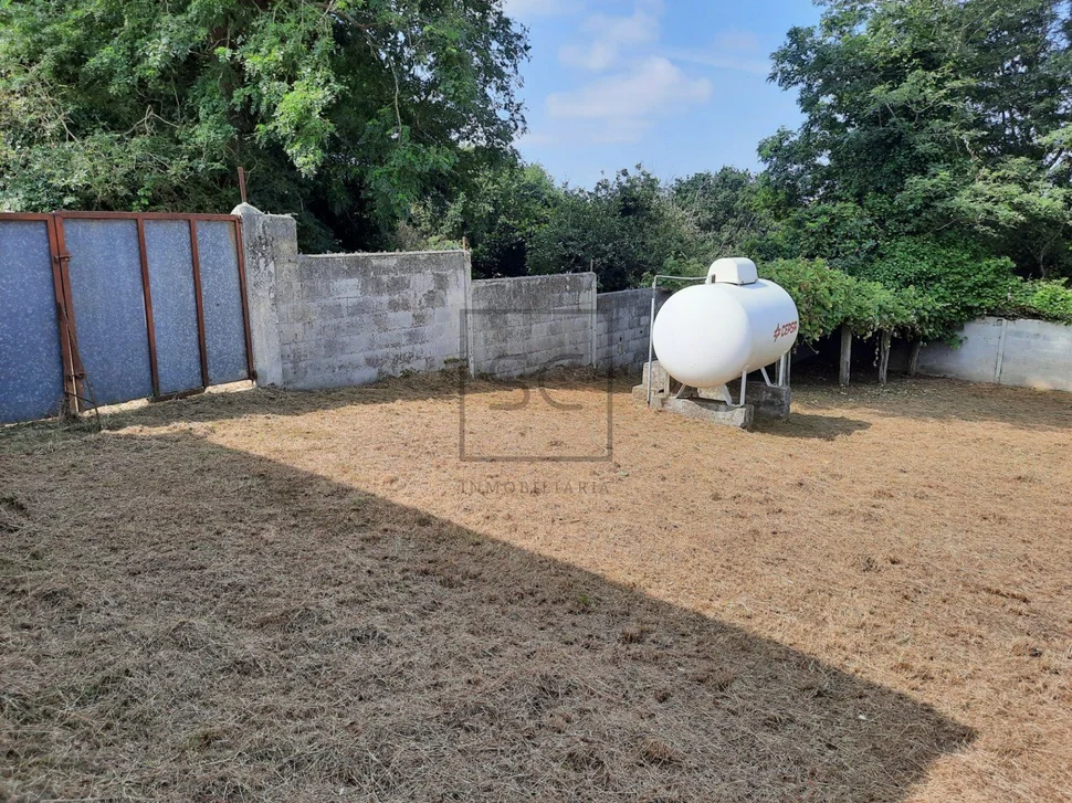Horno panificador en funcionamiento con dos viviendas independientes en valdoviño, valdoviño