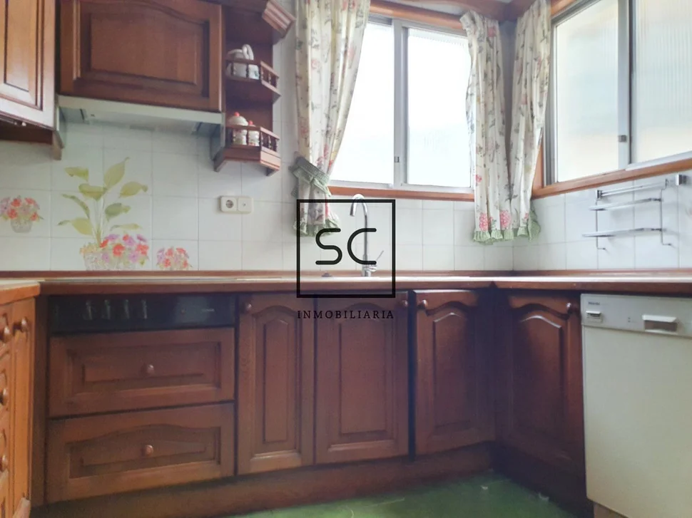 Piso con ascensor y garaje en ensache, a coruña