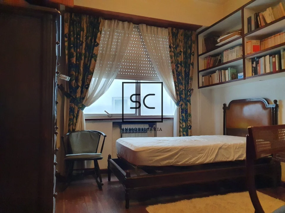 Piso con ascensor y garaje en ensache, a coruña