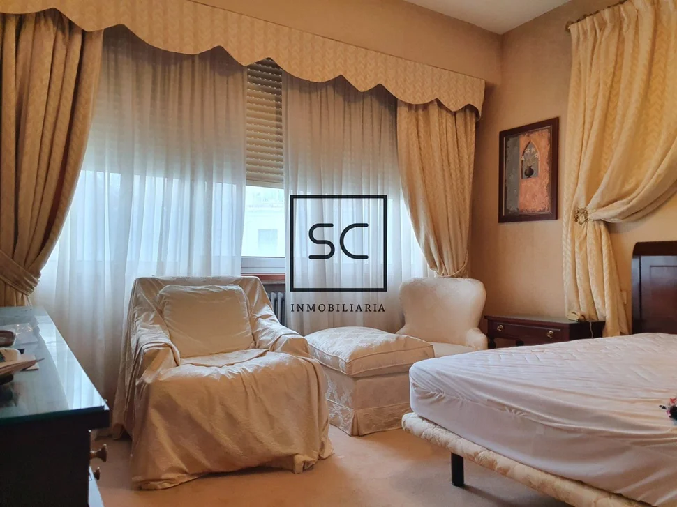 Piso con ascensor y garaje en ensache, a coruña