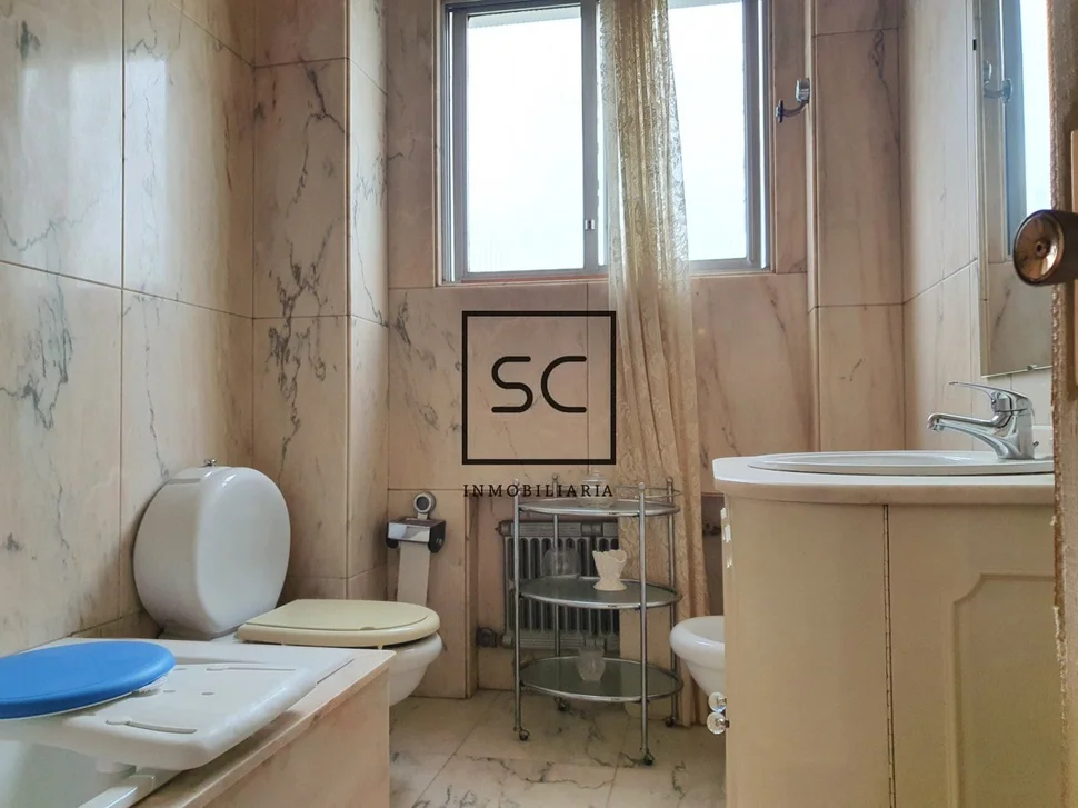 Piso con ascensor y garaje en ensache, a coruña