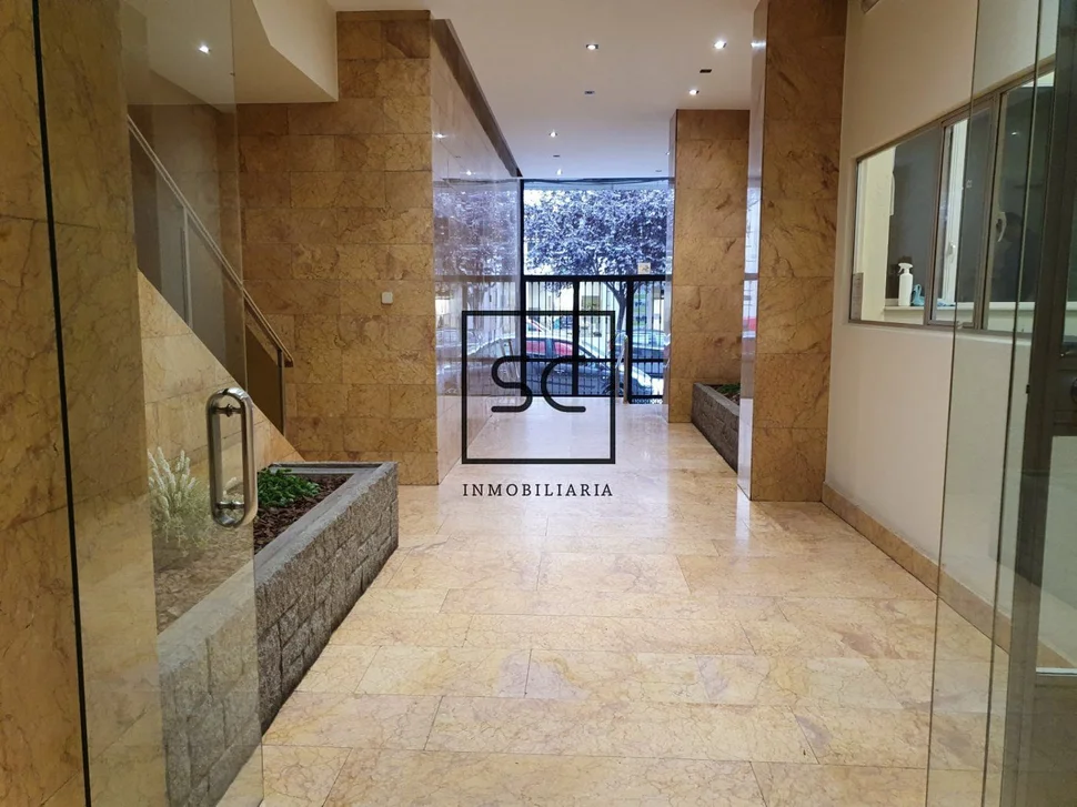 Piso con ascensor y garaje en ensache, a coruña