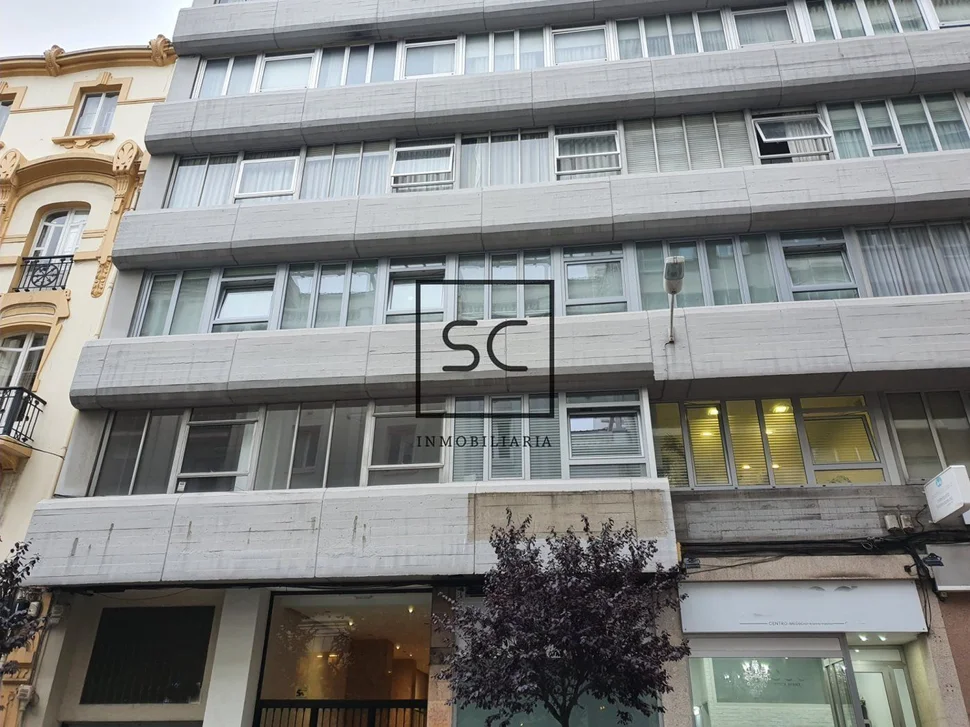 Piso con ascensor y garaje en ensache, a coruña