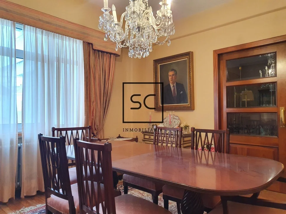 Piso con ascensor y garaje en ensache, a coruña