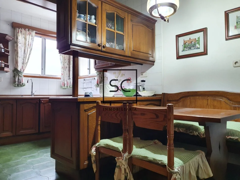 Piso con ascensor y garaje en ensache, a coruña