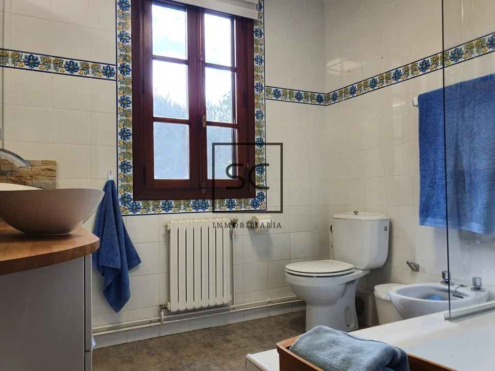 Chalet con piscina y finca en maniños, fene