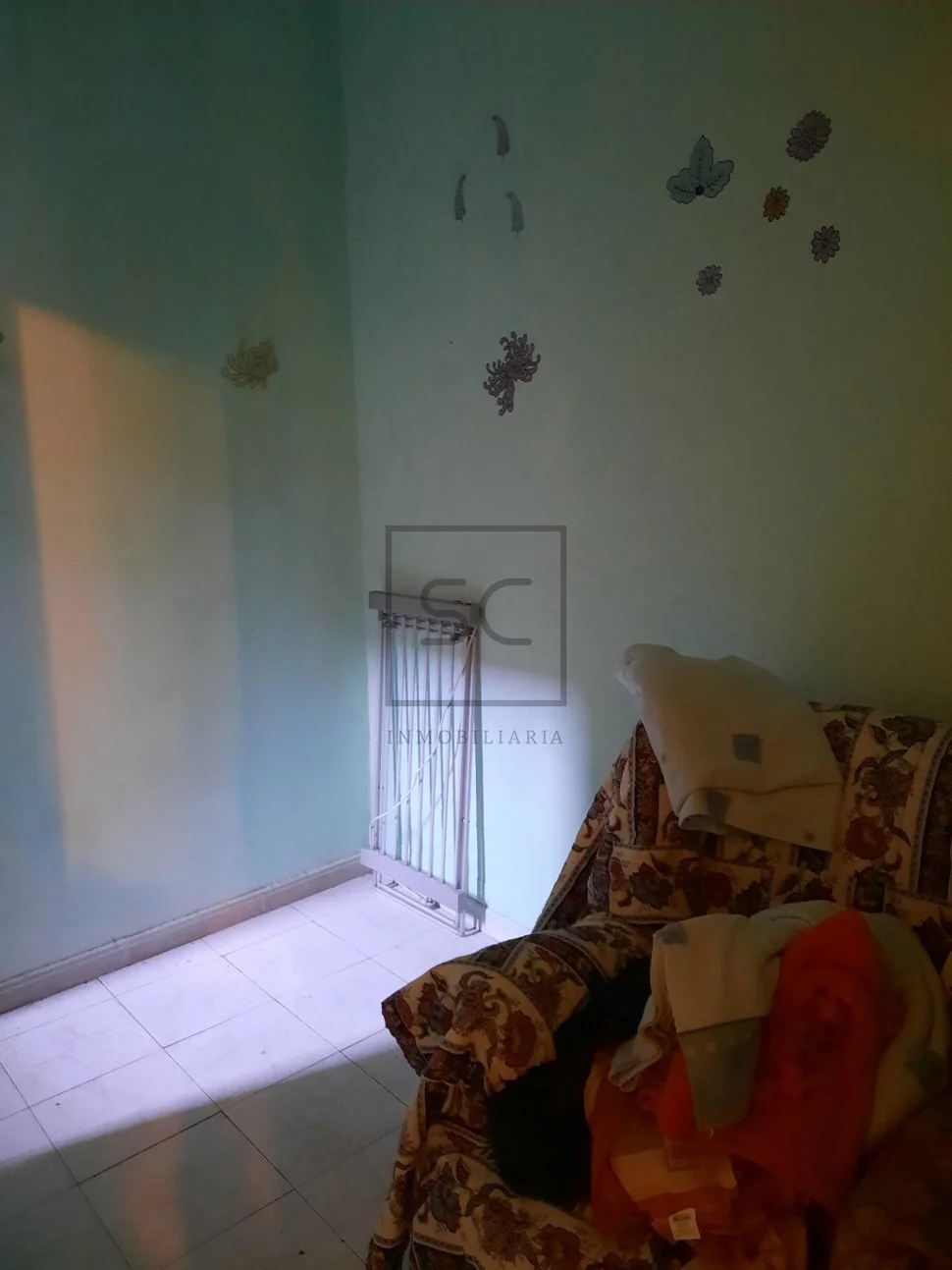 Edificio de bajo y tres plantas en el centro, ferrol