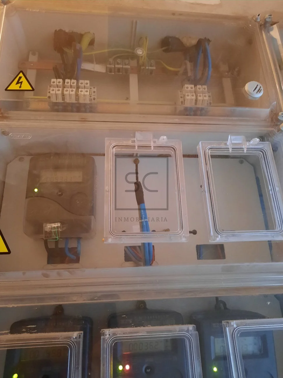 Edificio de bajo y tres plantas en el centro, ferrol