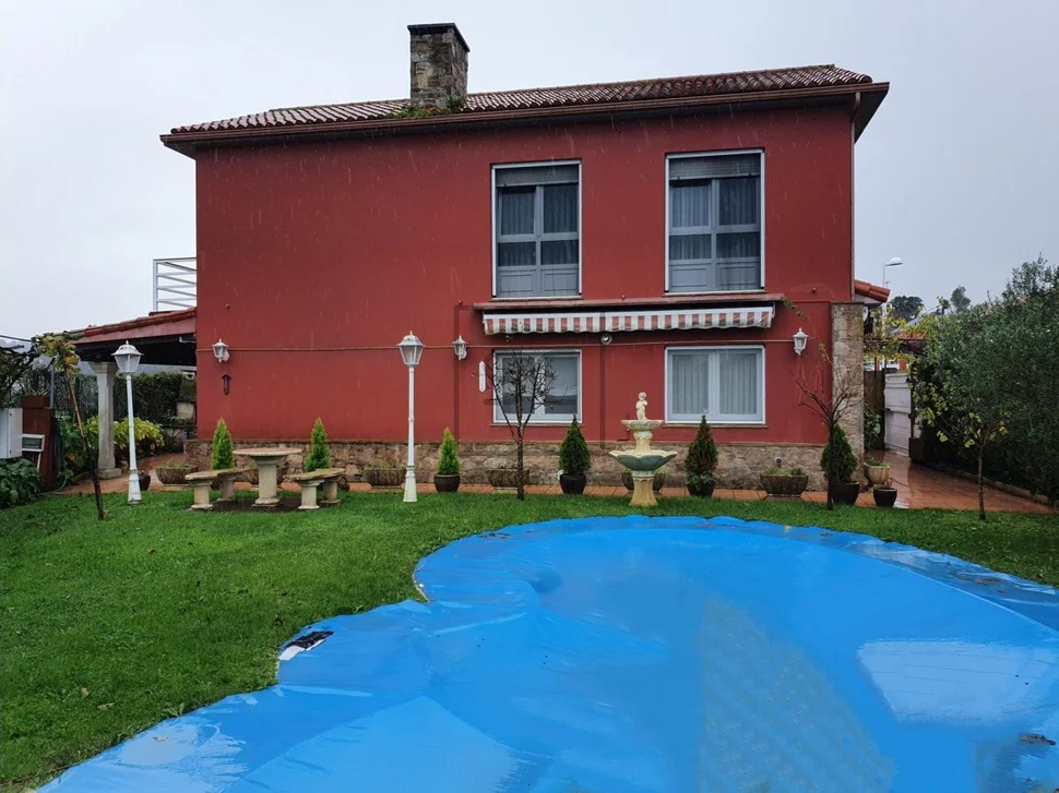 Chalet con piscina y barbacoa en veige-playa cirro-carnoedo, sada