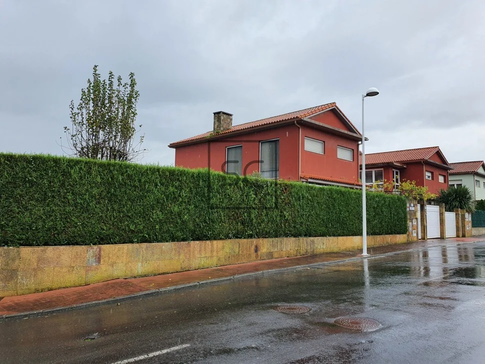 Chalet con piscina y barbacoa en veige-playa cirro-carnoedo, sada