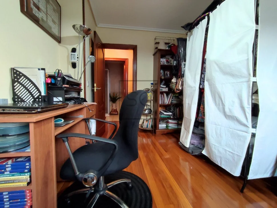Amplico Dúplex con Ascensor, Trastero y Garaje en Alto Castaño, Narón