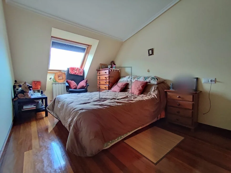 Amplico Dúplex con Ascensor, Trastero y Garaje en Alto Castaño, Narón