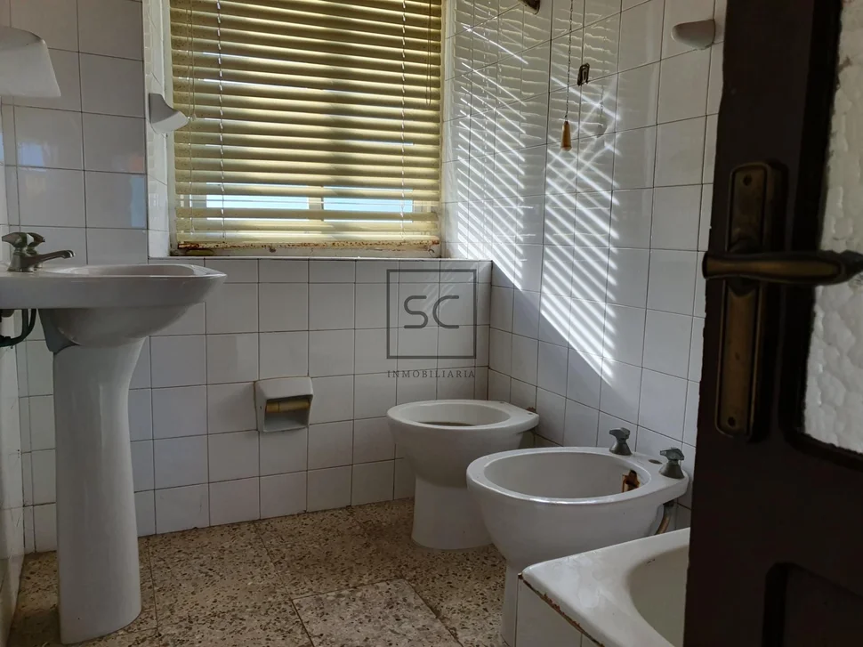 Casa con finca y bodega en sedes, narón