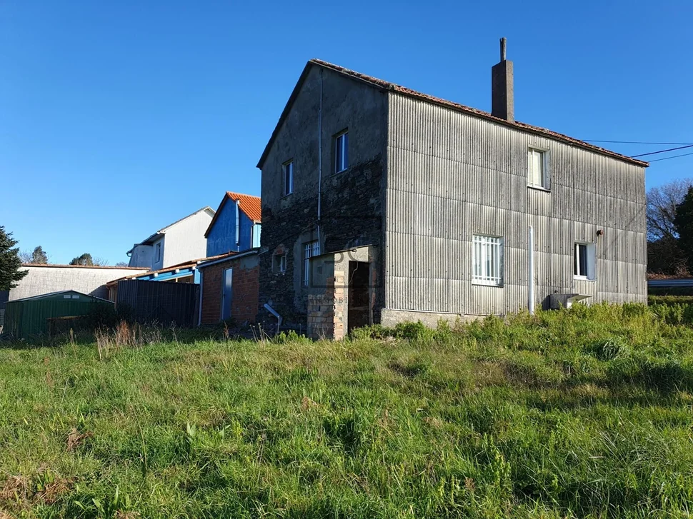 Casa con finca y bodega en sedes, narón