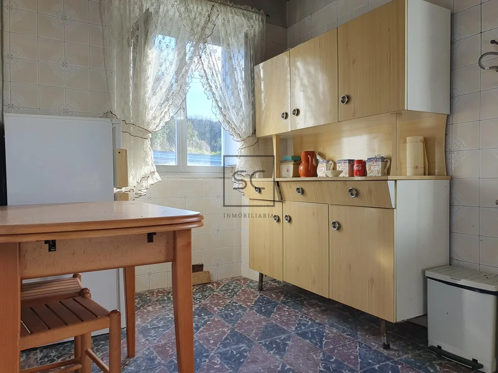 Casa con finca y bodega en sedes, narón