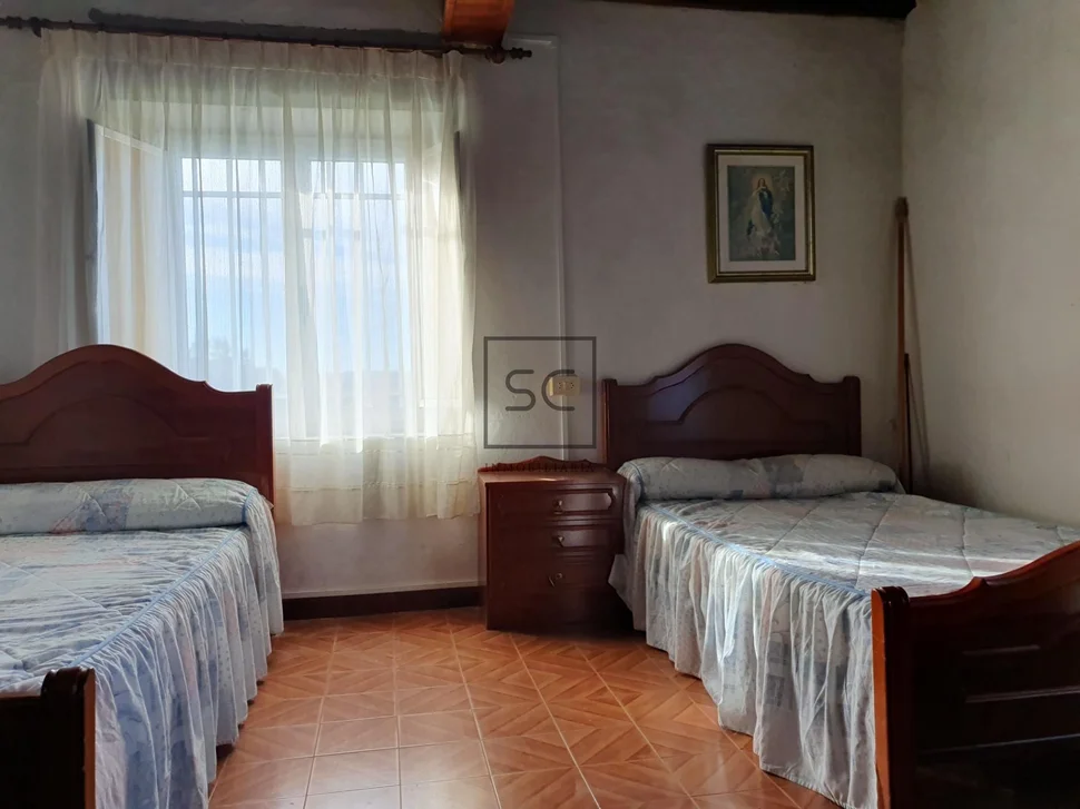 Casa con finca y bodega en sedes, narón