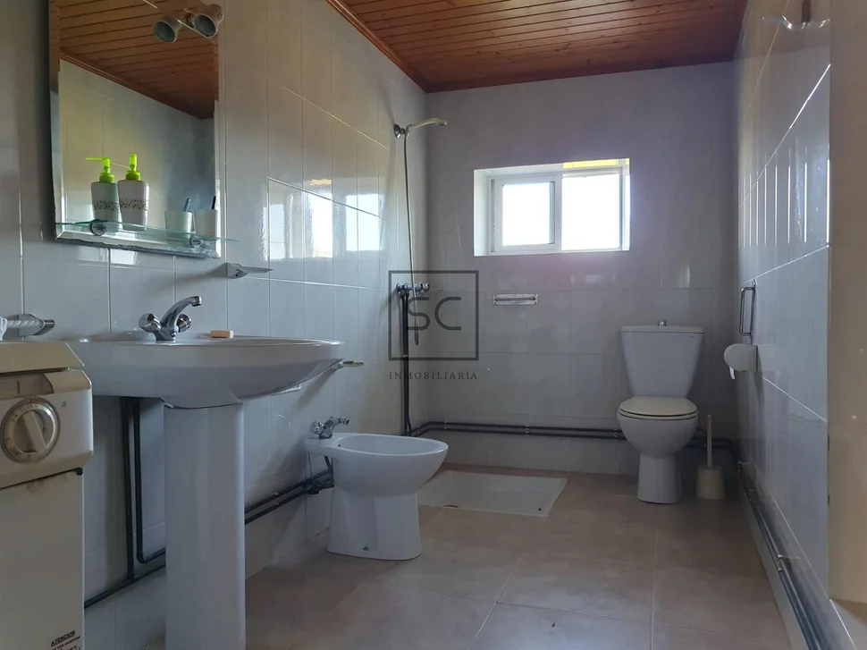 Casa con finca y bodega en sedes, narón