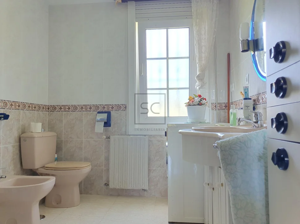 Casa con bodega y finca en san pedro de nos, oleiros