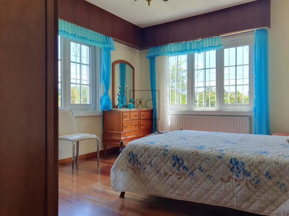 Casa con bodega y finca en san pedro de nos, oleiros