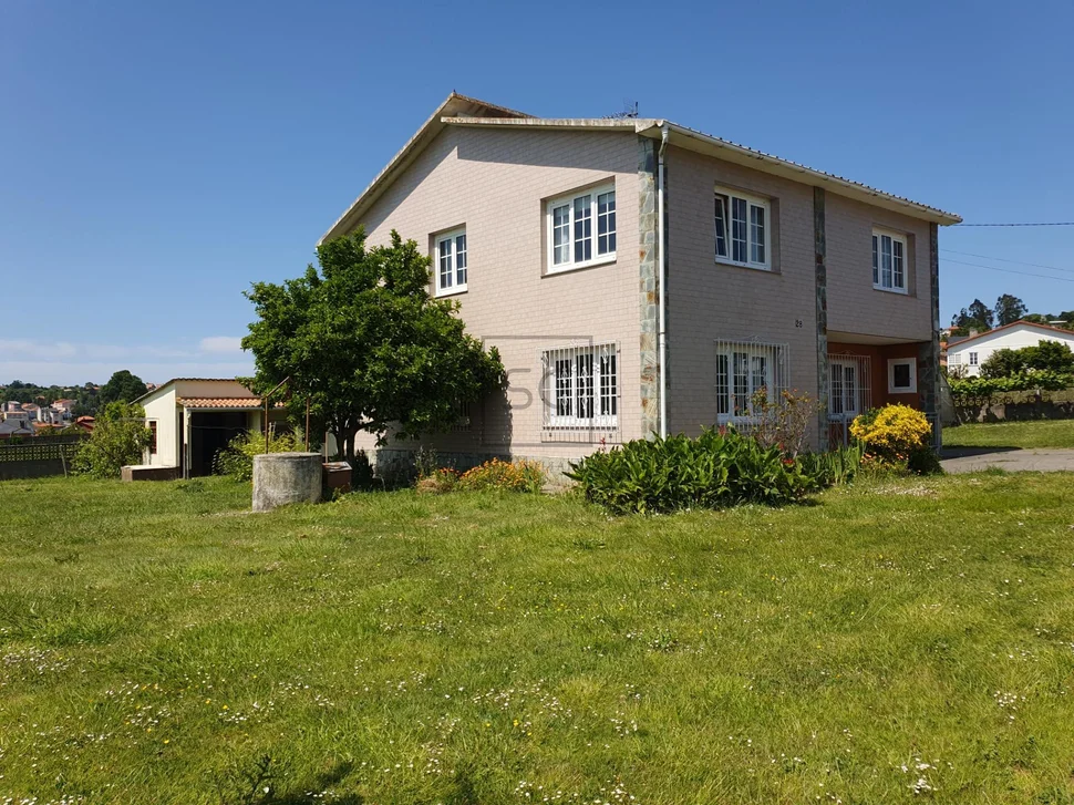 Casa con bodega y finca en san pedro de nos, oleiros