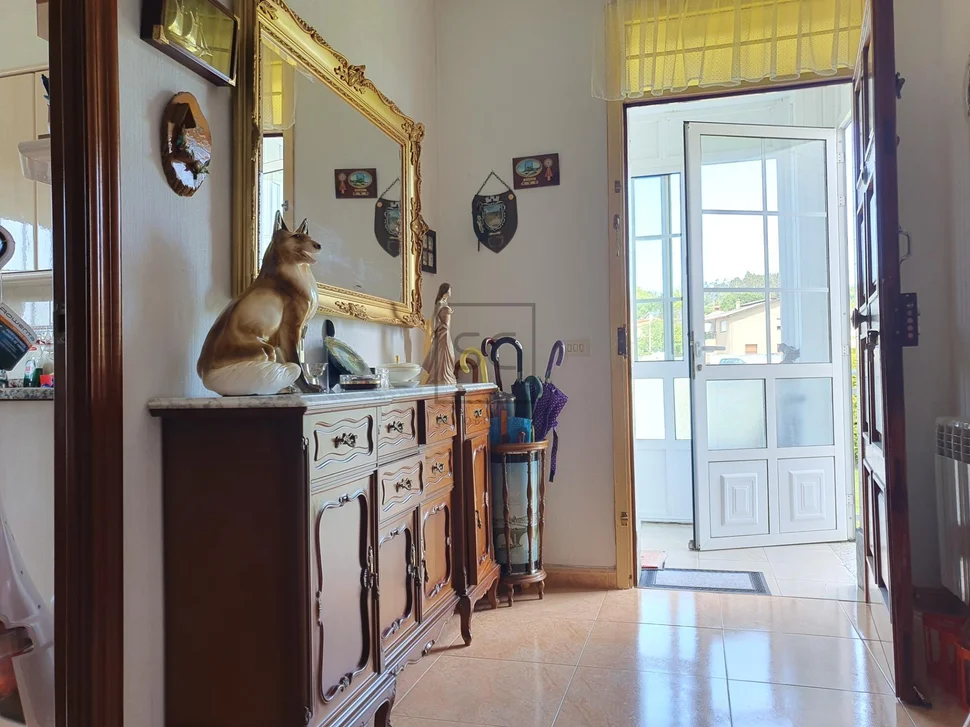 Casa con bodega y finca en san pedro de nos, oleiros