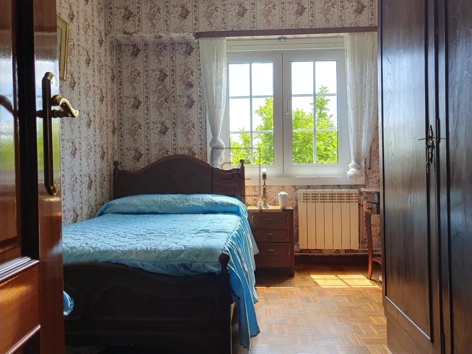 Casa con bodega y finca en san pedro de nos, oleiros