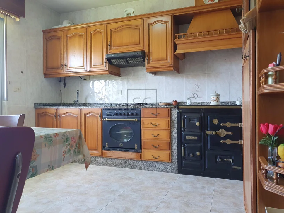 Casa con bodega y finca en san pedro de nos, oleiros