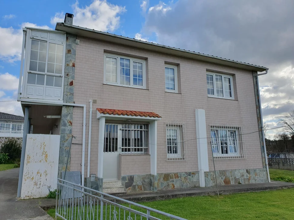 Casa con bodega y finca en san pedro de nos, oleiros
