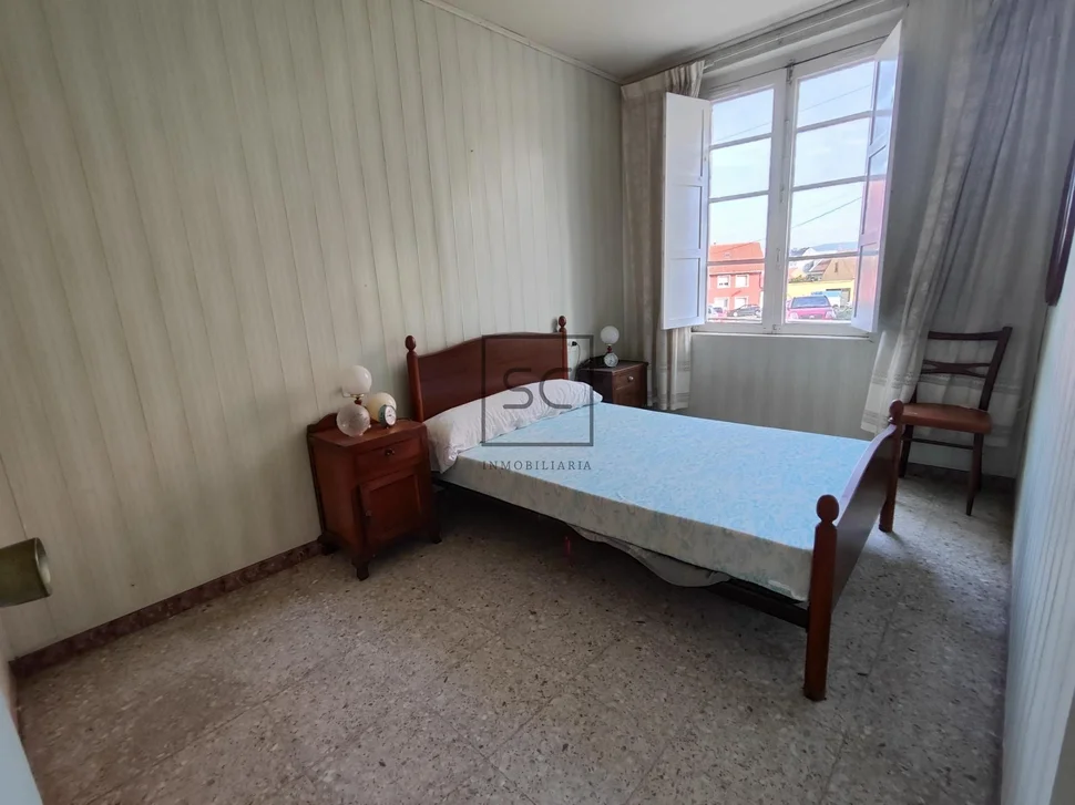 Casa adosada para reforma en zona urbana en santa marina, ferrol