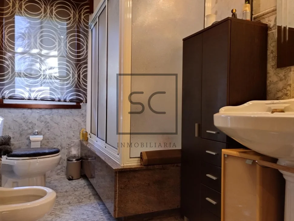 Casa amueblado con terreno en larín, arteixo