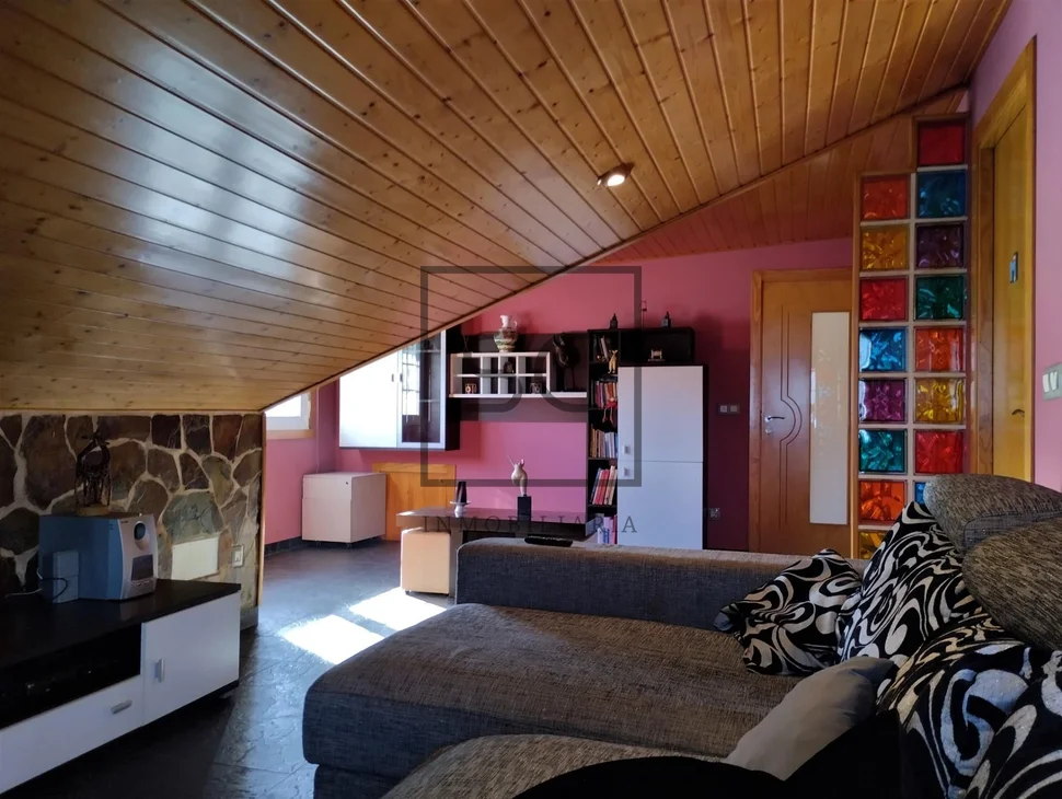 Casa amueblado con terreno en larín, arteixo