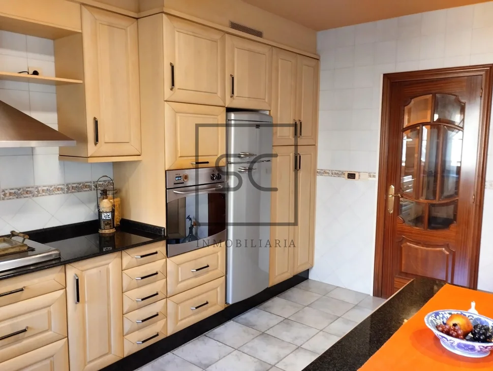 Casa amueblado con terreno en larín, arteixo