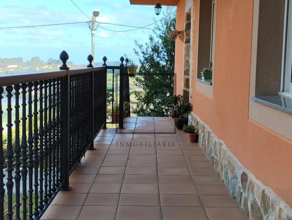 Casa amueblado con terreno en larín, arteixo