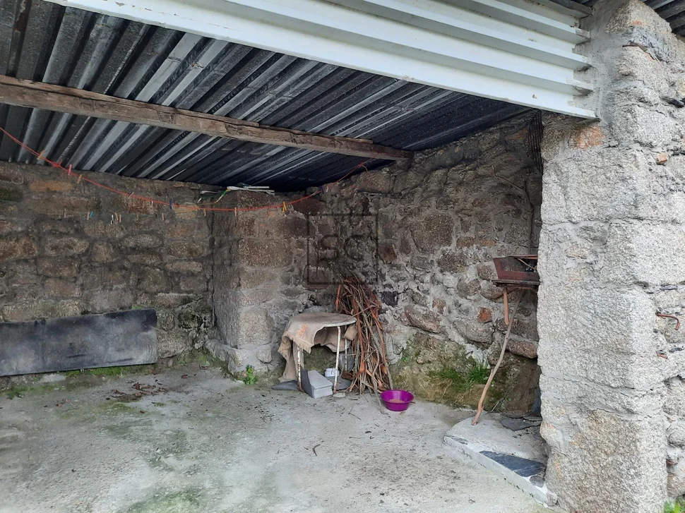 Casa de piedra con anexos en as pontes de garcía rodrígues, as pontes de garcía rodrígues