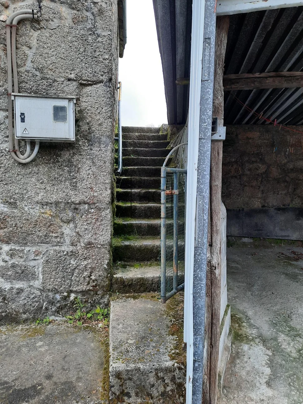 Casa de piedra con anexos en as pontes de garcía rodrígues, as pontes de garcía rodrígues