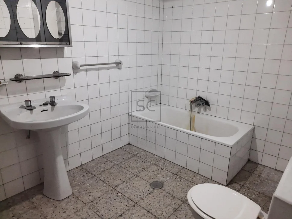 Casa de piedra con anexos en as pontes de garcía rodrígues, as pontes de garcía rodrígues