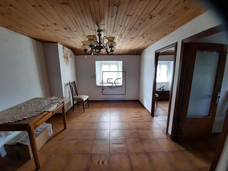 Casa de piedra con anexos en as pontes de garcía rodrígues, as pontes de garcía rodrígues