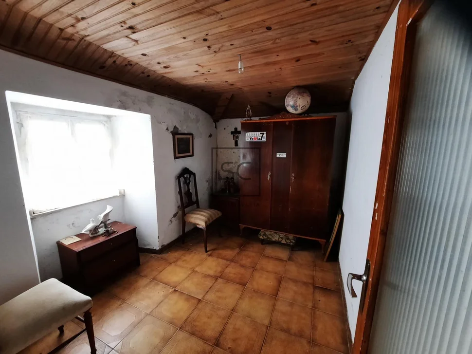 Casa de piedra con anexos en as pontes de garcía rodrígues, as pontes de garcía rodrígues