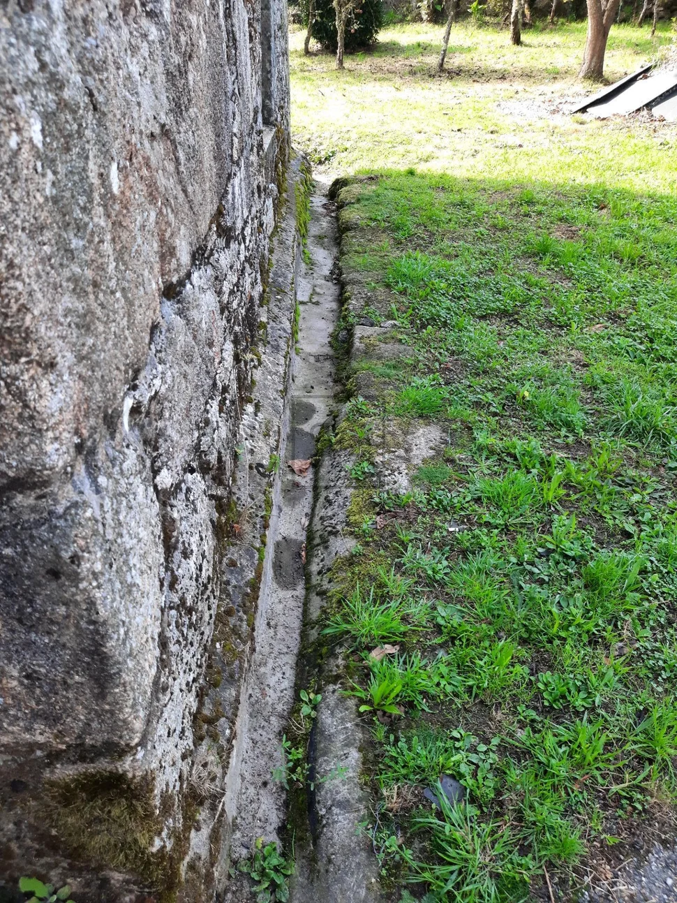 Casa de piedra con anexos en as pontes de garcía rodrígues, as pontes de garcía rodrígues